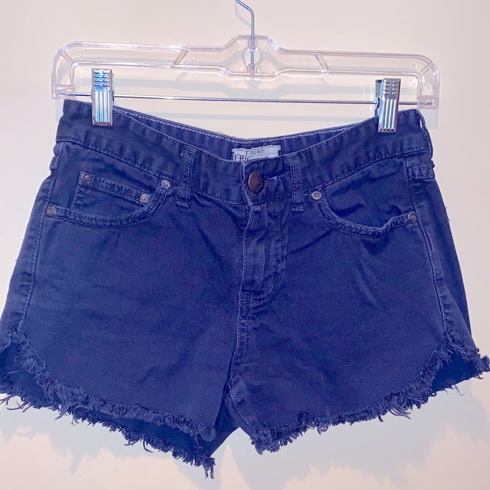 FREE PEOPLE Cutoff Shorts Shorts Dark Blue Denim Frayed Hem Concert Summer Sz 24